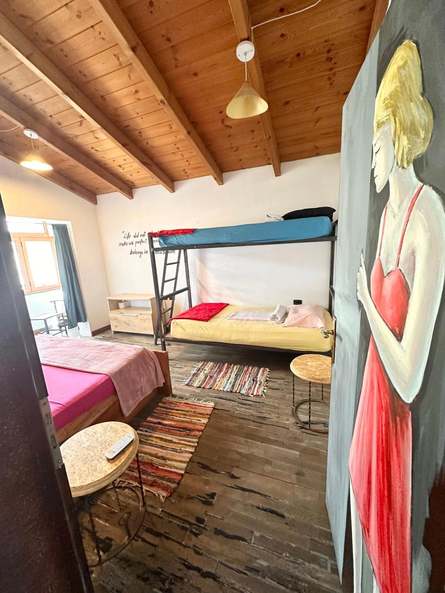 Divina Hostel Tiran Dış mekan fotoğraf